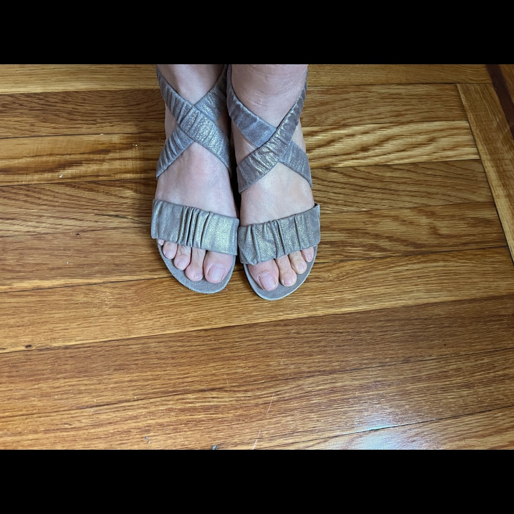 Gold leather Eileen Fisher sandals Size 8